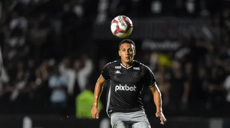 Léo Jaba é um dos jogadores que não permanecerão no Vasco em 2022. Foto:     Thiago Ribeiro/AGIF