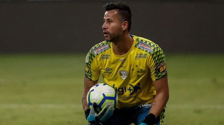 (Photo by Miguel Schincariol/Getty Images) – Saída de Fábio, por exemplo, gerou polêmica na época.