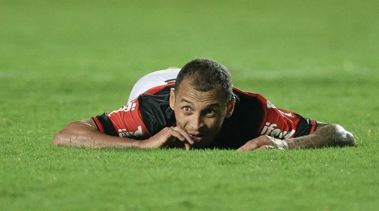 Foto: Pedro Martins/AGIF – Alan Patrick jogou em clubes como Flamengo, Palmeiras, Inter e Santos no futebol brasileiro