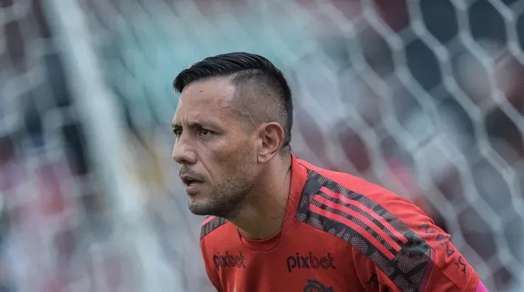 Diego Alves está na mira do Internacional. Foto:     Thiago Ribeiro/AGIF