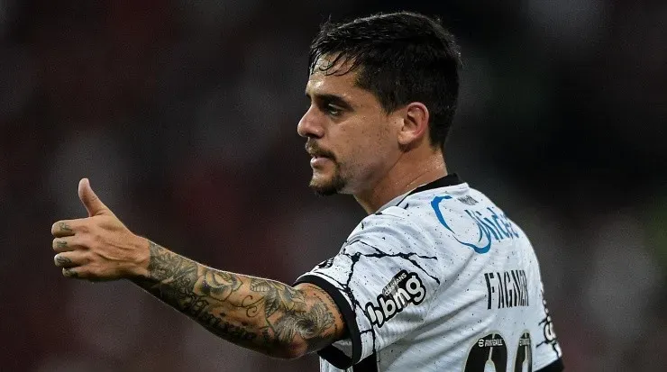 Foto: Thiago Ribeiro/AGIF – Fagner jogou bem a Copa de 2018.