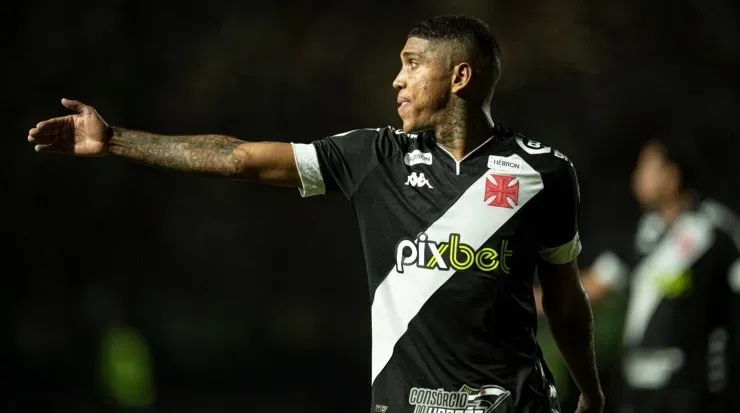 Jorge Rodrigues/AGIF – Raniel e Getúlio brigam por titularidade no Vasco.