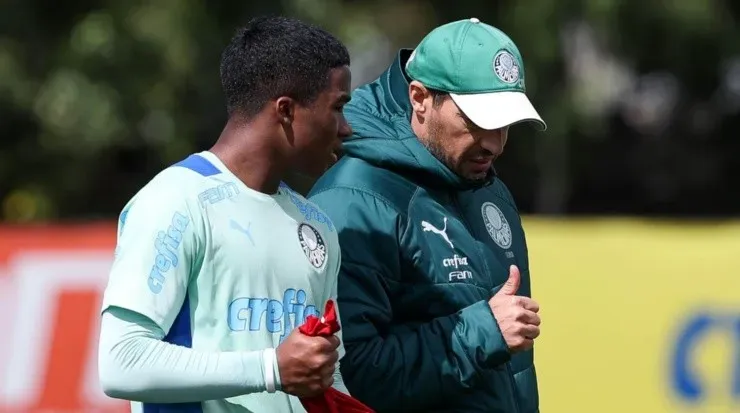 Foto: Cesar Greco/Palmeiras/Divulgação – Endrick e Abel Ferreira: jovem pode ganhar chance com o técnico português