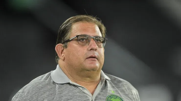 Guto Ferreira mudou o posicionamento de Egídio no Coritiba. Foto:Thiago Ribeiro/AGIF