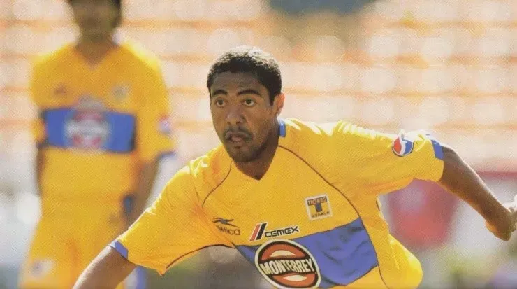 En su etapa como futbolista de Tigres (Foto @HistoriaTigre).