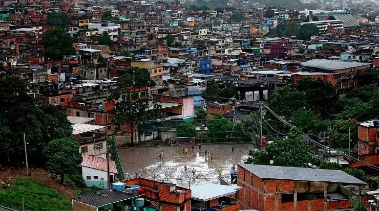 Una de las tantas canchas que se montan en las favelas de Río de Janeiro (Fuente: Getty Images)