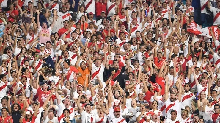 Una gran presencia de hinchas peruanos en el Hard Rock Stadium, ubicado en Miami (Fuente: Getty Images)