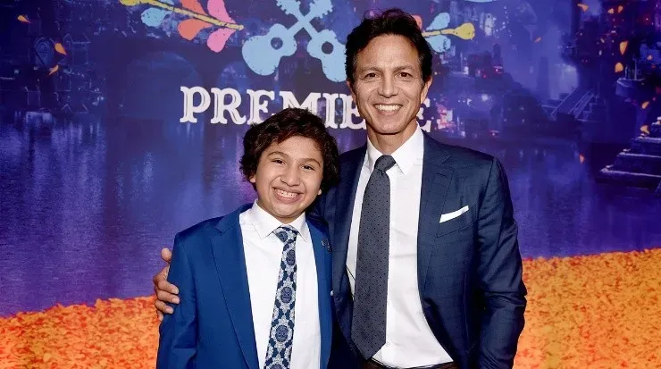 La madre de Benjamin Bratt, conocido por sus papeles en “Coco” o “Modern Family”, era una activista quechua que llegó a Estados Unidos a los 14 años (Fuente: Getty Images)