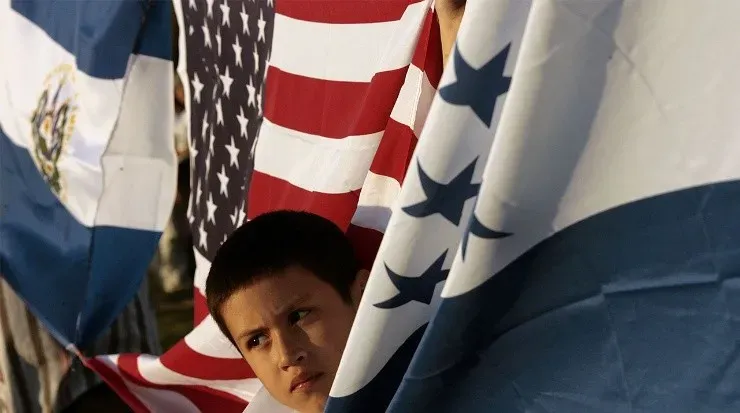 La bandera de Honduras, Estados Unidos y El Salvador en el día por los derechos de los inmigrantes en Los Estados Unidos (Fuente: Getty Images)