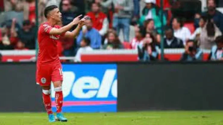 Aifición de Toluca pide por Leo Fernández. Jam Media.