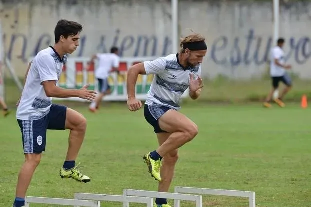 Facundo Oreja junto a Lorenzo Faravelli en Gimnasia (El Día)