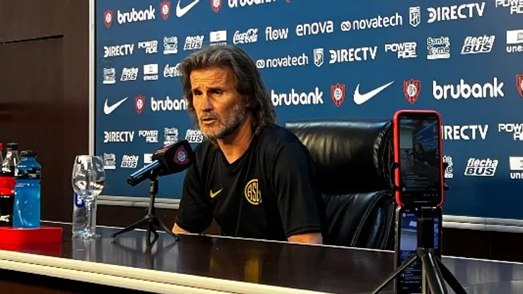 Insua en conferencia de prensa.