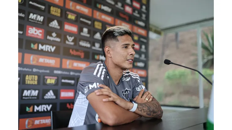 Foto: (Pedro Souza/Atlético) - Zaracho concedeu entrevista coletiva no Atlético nesta terça (12)
