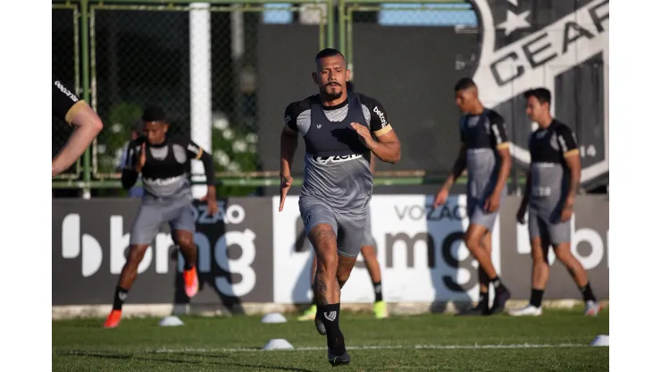 Foto: (Felipe Santos/cearasc.com) - Fernando Sobral deu um 'susto' na torcida do Ceará nesta quarta (20)
