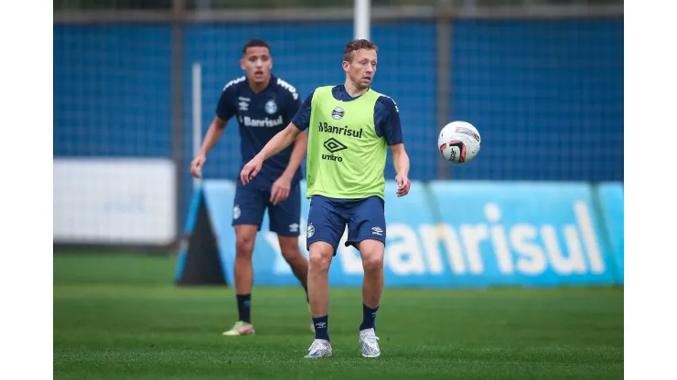 Foto: (Lucas Uebel/Grêmio) - Lucas Leiva pode fazer sua reestreia no Grêmio neste sábado (23)
