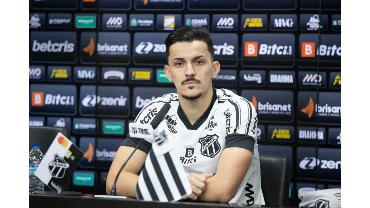 Foto: (Felipe Santos/Ceará SC) - Guilherme Castilho durante sua apresentação no Ceará nesta sexta (29)
