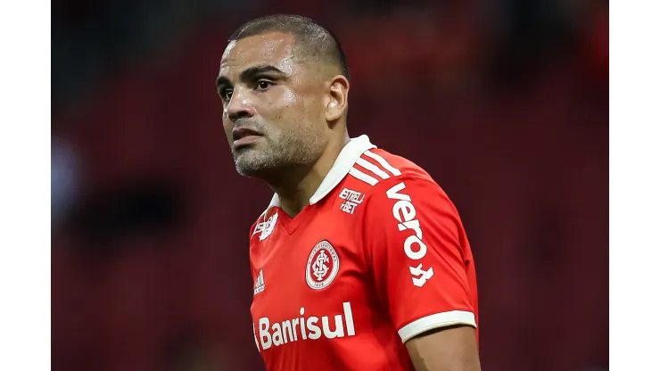 Foto: (Pedro H. Tesch/AGIF) - Gabriel Mercado fez um alerta ao Internacional, já que o artilheiro da Sul-Americana joga pelo Melgar
