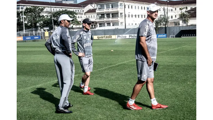 Foto: (Ivan Storti/Santos FC) - Lisca ganhou um novo auxiliar técnico no Santos
