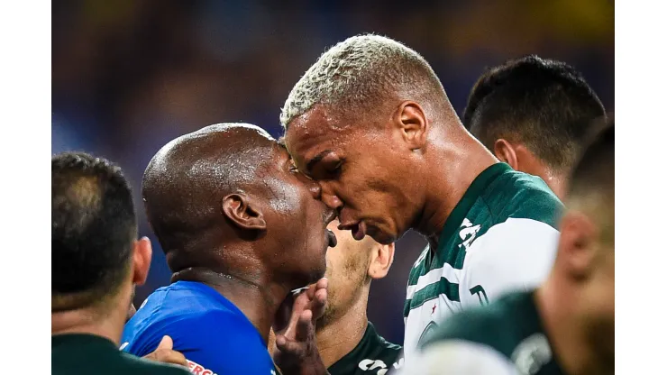 Foto: (Pedro Vilela/Getty Images) - Sassá, ex-Cruzeiro, fez parte da confusão generalizada da semifinal da Copa do Brasil 2018, contra o Palmeiras
