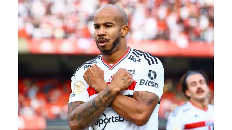 Foto: Marcello Zambrana/AGIF - Patrick marca golaço em treino do São Paulo
