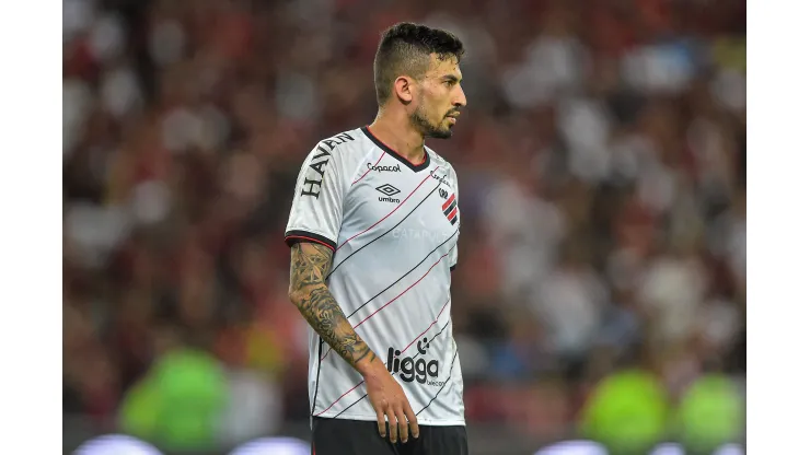 Foto: (Thiago Ribeiro/AGIF) - Pedro Henrique deve ser um dos titulares do Athletico na decisão da Copa do Brasil nesta quarta (17)
