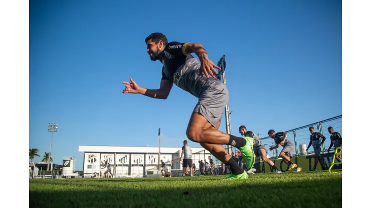 Foto: (Felipe Santos/CearaSC.com) - Zé Roberto é uma das cinco novidades do Ceará para a próxima rodada do Brasileirão
