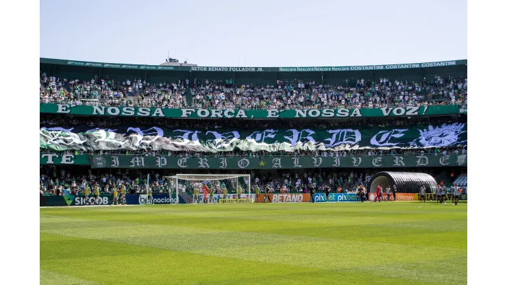 Foto: (Robson Mafra/AGIF) - A Império Alviverde inaugurou uma plataforma para receber relatos sobre jogadores do Coritiba curtindo a vida noturna
