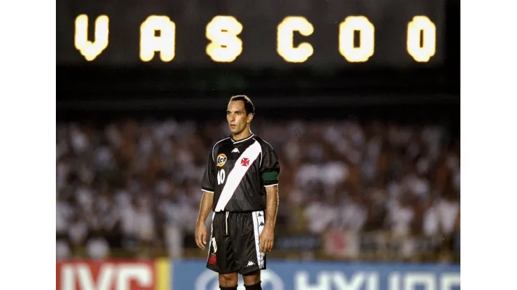 Foto: (Shaun Botterill/Getty Images) - Edmundo marcou época como jogador do Vasco
