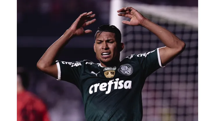 Foto: (Ettore Chiereguini/AGIF) - Destaque do Palmeiras nesta Libertadores, Rony tem sido 'ofuscado' em alguns quesitos por uma peça-chave do Athletico
