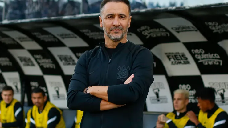 Foto: (Ricardo Moreira/Getty Images) - Vítor Pereira ganhou duas peças vindas do departamento médico no Corinthians
