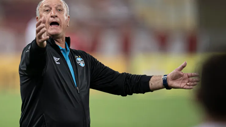 Foto: (Jorge Rodrigues/AGIF) - Felipão, ex-técnico do Grêmio, foi visto reagindo à notícia do retorno de Renato Gaúcho
