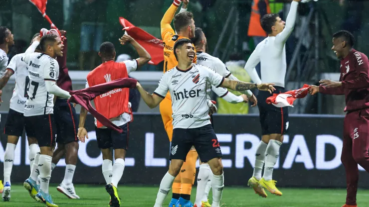 Foto: (Marcello Zambrana/AGIF) - O Athletico volta suas atenções para o Brasileiro antes de pensar na decisão da Copa Libertadores
