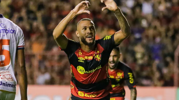 Foto: (Rafael Vieira/AGIF) - Gustavo Coutinho marcou o gol da vitória do Sport nesta segunda (12)
