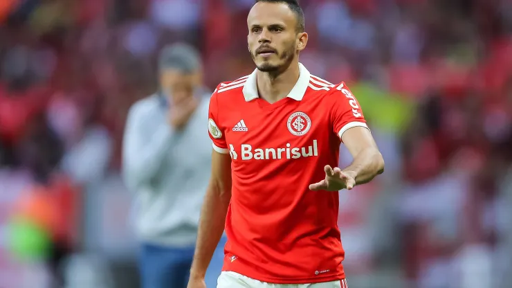 Foto: (Pedro H. Tesch/AGIF) - Renê, do Internacional, falou sobre o Palmeiras na disputa do título do Brasileirão
