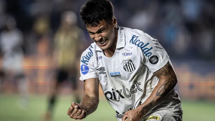 Foto: (Raul Baretta/AGIF) - Marcos Leonardo deve ser um dos titulares do Santos no clássico contra o Palmeiras
