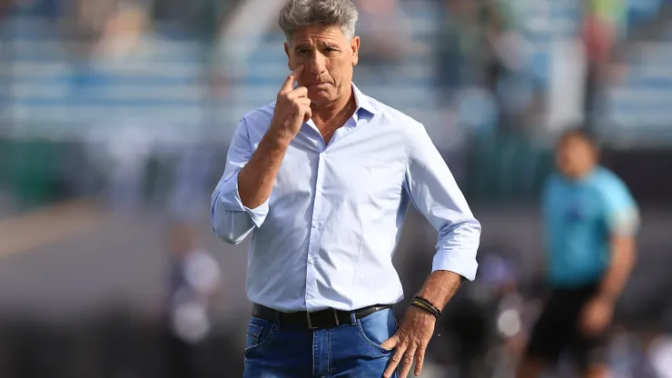 MONTEVIDEO, URUGUAY - NOVEMBER 27: Renato Gaucho coach of Flamengo looks on during the final match of Copa CONMEBOL Libertadores 2021 between Palmeiras and Flamengo at Centenario Stadium on November 27, 2021 in Montevideo, Uruguay. (Photo by Buda Mendes/Getty Images)
