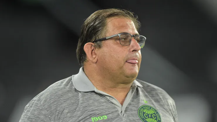 Foto: (Thiago Ribeiro/AGIF) - Guto Ferreira tem a missão de evitar o rebaixamento no Coritiba
