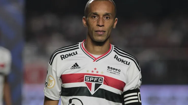 Fotos: Rubens Chiri / saopaulofc.net - Miranda comenta futuro no São Paulo
