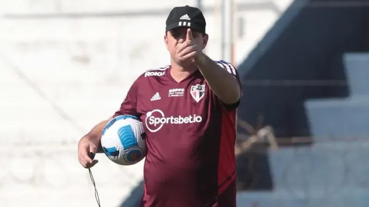 Foto: (Rubens Chiri / saopaulofc) - Rogério Ceni pode conquistar seu primeiro título como técnico do São Paulo neste sábado (1), na Sul-Americana
