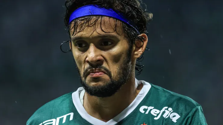 Foto: (Marcello Zambrana/AGIF) - Gustavo Scarpa vive seus últimos momentos com a camisa do Palmeiras antes de se transferir para o Nottingham Forest, da Inglaterra
