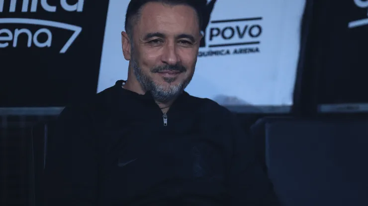 Foto: (Ettore Chiereguini/AGIF) - Vítor Pereira, técnico do Corinthians, esquentou o clima de rivalidade com o Flamengo antes da decisão da Copa do Brasil
