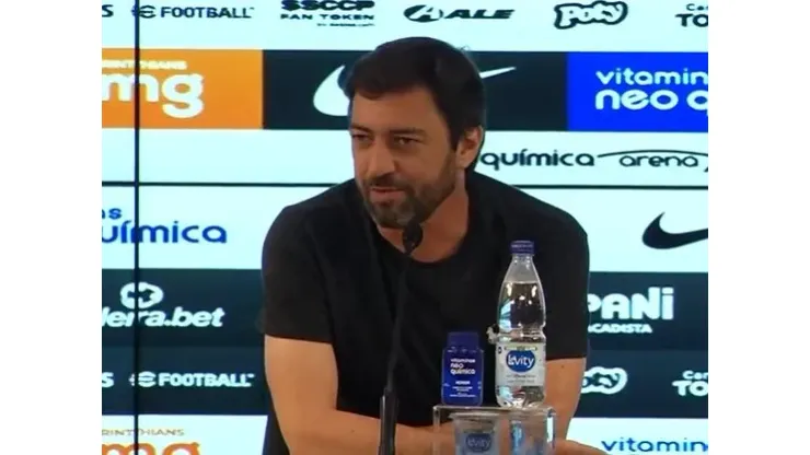 Foto: Reprodução YouTube/Corinthians TV - Vitor Pereira manda a real para Duilio
