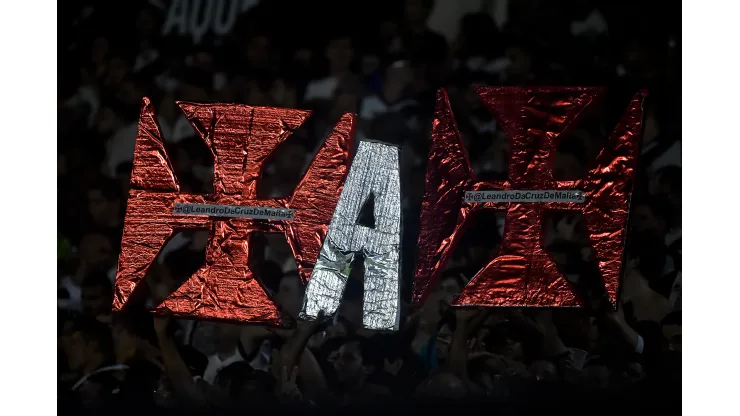 Thiago Ribeiro/AGIF- Torcida do Vasco durante a partida contra o Sampaio Corrêa em São Januário.
