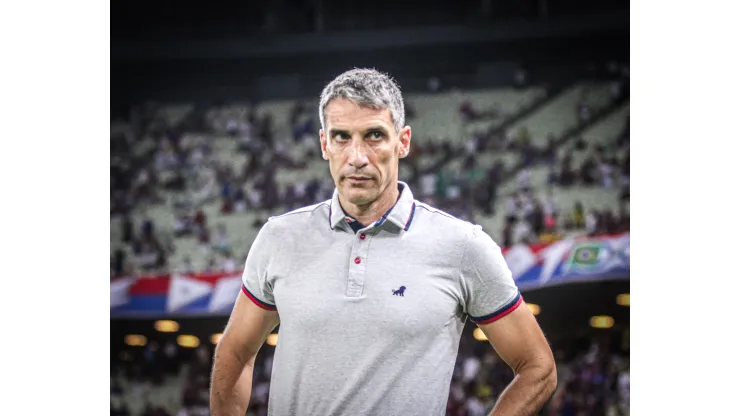 Foto: Lucas Emanuel/AGIF - Vojvoda 'rouba a cena' na torcida do Fortaleza
