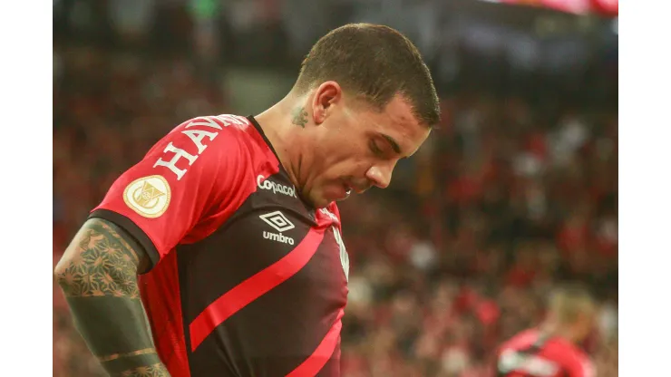 Foto: (Gabriel Machado/AGIF) - David Terans começou no banco de reservas diante do Athletico na final da Libertadores
