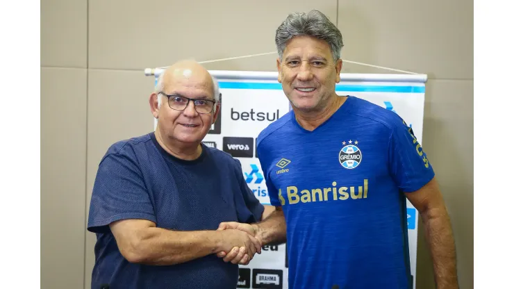 Foto: (Lucas Uebel/Grêmio FBPA) - Romildo Bolzan construiu uma relação estreita com Renato Gaúcho no Grêmio
