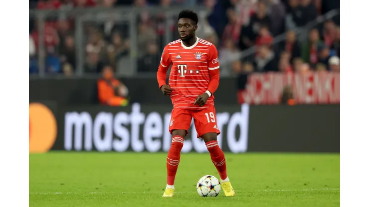 Alexander Hassenstein/ Getty Images- Alphonso Davies, lateral-esquerdo do Bayern de Munique
