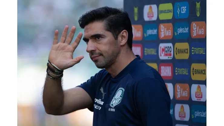 MT - Cuiaba - 06/11/2022 - BRASILEIRO A 2022, CUIABA X PALMEIRAS - Abel Ferreira tecnico do Palmeiras durante partida contra o Cuiaba no estadio Arena Pantanal pelo campeonato Brasileiro A 2022. Foto: Gil Gomes/AGIF
