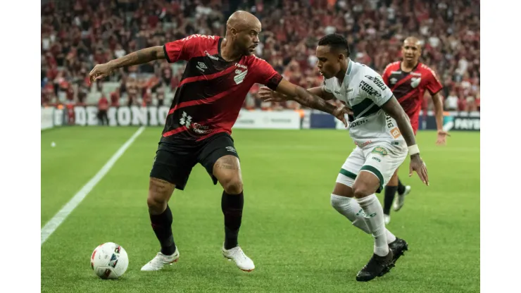 Foto: (Robson Mafra/AGIF) - Athletico e Coritiba se enfrentarão pela primeira vez em 2023 na 5ª rodada do Paranaense
