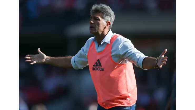 SAO PAULO, BRAZIL - NOVEMBER 14: Renato Gaucho head coach of Flamengo reacts during a match between Sao Paulo and Flamengo as part of Brasileirao Series A 2021 at Morumbi Stadium on November 14, 2021 in Sao Paulo, Brazil. (Photo by Alexandre Schneider/Getty Images)
